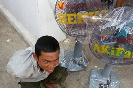 ‘Con nghiện’ xông vào cửa hàng trộm tài sản giữa ban ngày