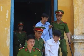 Sinh viên giả cán bộ Sở giáo dục hiếp dâm nữ sinh