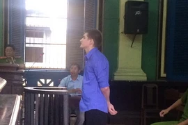 Một người Nga dùng thẻ giả rút hàng trăm triệu đồng ở Việt Nam