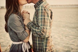 Những cái chạm khẽ lay động tâm hồn