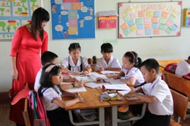 Chủ tịch trong trường học: lớp cũ mừng, lớp mới lo
