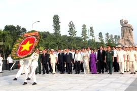 Lãnh đạo TP.HCM viếng Nghĩa trang Liệt sĩ TP