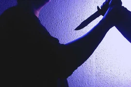 Bị đánh, dùng dao đâm chồng cũ