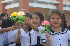 Rộn ràng lễ khai giảng năm học mới trên cả nước 