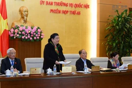 'Thủ tục nhiều để có tiền mới xong chứ sao nữa?'
