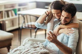 Mách nhỏ mẹo giữ lửa cho vợ chồng bận rộn
