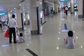 Xác minh lại thông tin bé gái bị bạo hành ở sân bay Tân Sơn Nhất