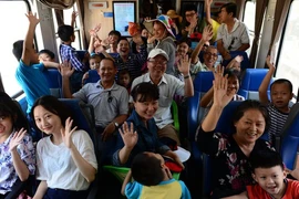 Chỉnh giờ, mở tour tàu ngoại ô cuối tuần