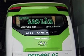 Xe khách lùi ẩu khiến 2 vợ chồng thiệt mạng