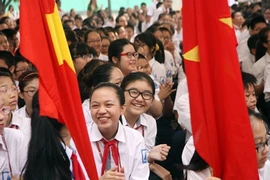 Khoảnh khắc ngày khai trường trên toàn quốc