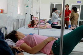 Nhiều công nhân công ty may nhập viện