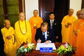 Phó Thủ tướng viếng hòa thượng Thích Chơn Thiện