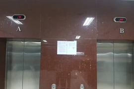 Chung cư Hoàng Kim khóa thang máy, dân khốn đốn