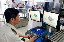 Mang thực phẩm sai quy định lên máy bay: Phạt 3 năm tù