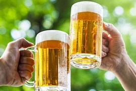 Người tiêu dùng mua khi bia có khuyến mãi. ẢNH: TÚ UYÊN
