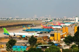 Tăng chuyến bay từ Hà Nội, TP.HCM đi các tỉnh dịp lễ 30-4 và 1-5
