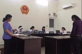 Bị cáo khốn đốn vì luật sư... đem con bỏ chợ