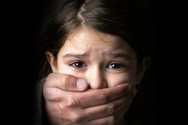 Thầy giáo sờ mông nữ sinh: Thẩm phán nào dám xử dâm ô!