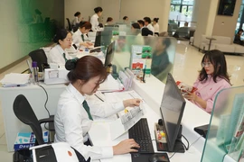 Ứng xử khi nhận tiền chuyển nhầm: Tử tế, từ tâm cũng phải... cẩn trọng