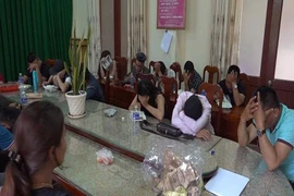 Khởi tố quản lý quán karaoke để 44 khách chơi ma túy