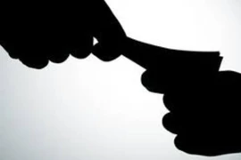 1 đại úy công an bị bắt quả tang nhận hối lộ