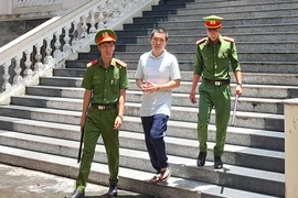 Đang xử cựu Điều tra viên về tội nhận hối lộ