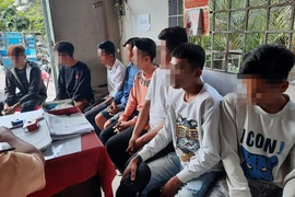 Nhóm thanh niên đua xe trên QL1 bị công an mời làm việc. Ảnh: L.L