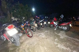 Tiền Giang: Đưa 23 thanh thiếu niên đua xe về trụ sở làm việc