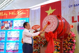 Lãnh đạo Ban Tuyên giáo Trung ương dự khai giảng năm học mới tại Tiền Giang và Bến Tre
