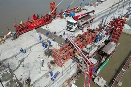 Cầu Rạch Miễu 2 hợp long biên cầu chính, ngày 2-9 sẽ thông xe kỹ thuật