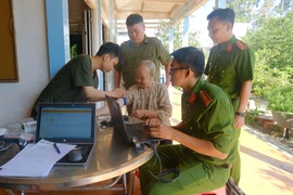 Thu nhận mẫu ADN cho thân nhân liệt sĩ chưa xác định danh tính