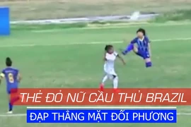 Cầu thủ nữ đạp thẳng mặt đối thủ ở giải vô địch quốc gia