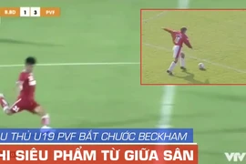 Video cầu thủ U-19 PVF ghi bàn từ giữa sân giống Beckham