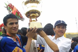 'Dừng luôn V-League 2021, trao cúp vô địch cho HA Gia Lai'