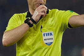 Tranh luận vụ trọng tài FIFA vướng tiêu cực bị sa thải đi làm shipper