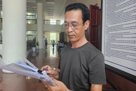 Tạm hoãn phiên xử vụ người dân kiện UBND thị xã Vĩnh Châu