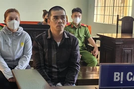 Vụ bạo hành bé trai 3 tuổi: Vì sao không xử lý thêm tội đối với mẹ ruột và người tình?
