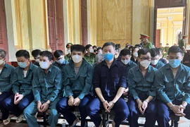 Cựu cán bộ công an buôn lậu thôi kêu oan, xin chuyển từ phạt tù sang phạt tiền