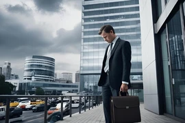 Oái oăm chuyện làm giám đốc nhưng bị công ty ngược đãi, sa thải trái luật