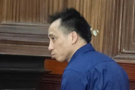 Tìm người lo lót để nhà hàng không bị kiểm tra, kết quả bị lừa còn dính án