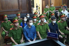 Đề nghị truy tố ông chủ công ty sản xuất kẹo Kera cho Hằng Du Mục, Quang Linh Vlogs