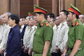Cựu cán bộ hải quan tiếp tay cho buôn lậu 1,7 triệu lít dầu
