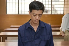 Bị cấp trên nhắc nhở, cấp dưới dùng axit trả thù