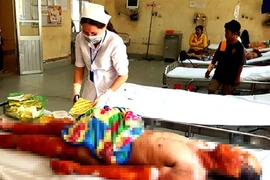 Cháy tàu xăng dầu ở Bạc Liêu, 2 người bỏng nặng