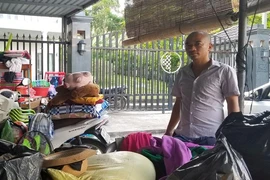 Công an đi giữ trật tự cho nhóm người đuổi dân khỏi nhà