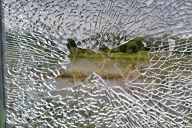 Công an có kết quả giám định vụ kính biệt thự bị vỡ ở Cà Mau