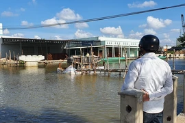 Cà Mau: Dân kêu trời vì xây cầu cản trở ghe gạo lúa