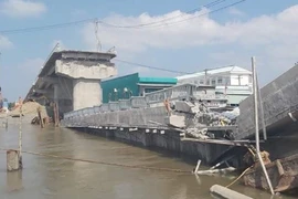 Cà Mau: Cầu 54 tỉ đồng xây sắp xong thì bị lún trụ, sập nhịp