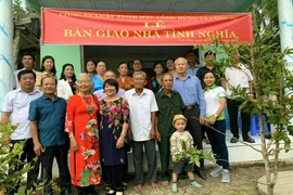 Luật sư đem tết ấm no đến với người nghèo vùng cách mạng Cà Mau