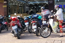Một tiệm vàng ở Cà Mau bị khám xét trong đêm